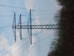 Jakie to serie słupów linii 110 kV i 220 kV? Gdzie znaleźć katalog konstrukcji?