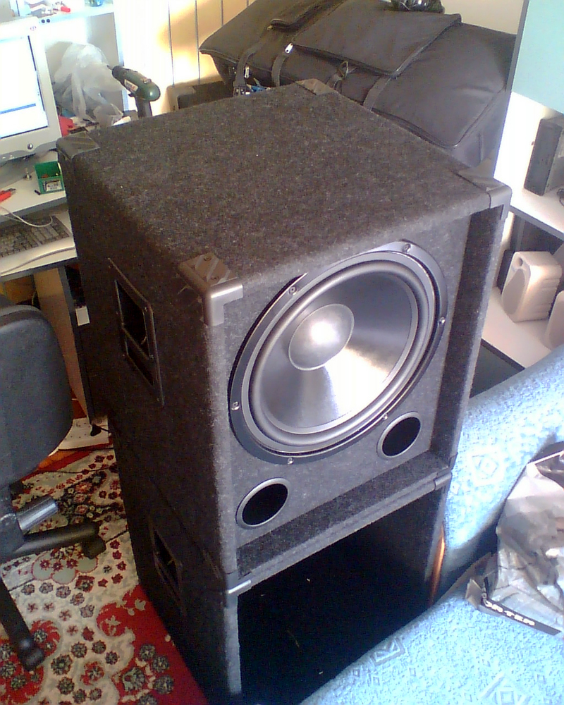 Wzmacniacz HEXFET 400W HOLTON-a + Basowe Kolumny HANDMADE:) Wzmacniacz HEXFET 400W HOLTON-a + Basowe Kolumny HANDMADE:)