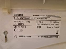 Tabliczka znamionowa pralki Bosch z danymi technicznymi.