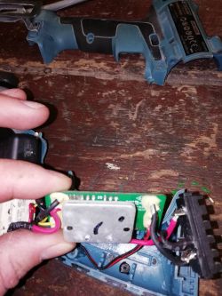 Erbauer ERI604IPD - brak minusa na włączniku, co sprawdzić na płytce?