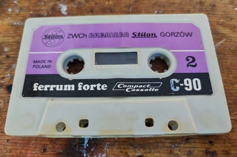 Kaseta magnetofonowa Stilona z oznaczeniem C-90, wyprodukowana w Polsce.