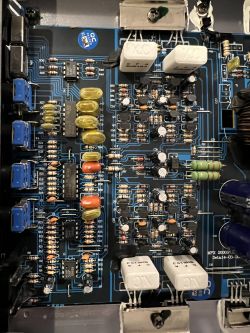 Wzmacniacz Mac Audio MPX 2000 - przepalanie bezpieczników od 5A do 30A, plomba przerwana