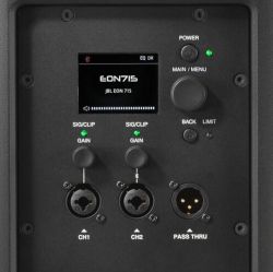 Panel tylni głośnika JBL EON715 z widocznymi wejściami i kontrolkami.