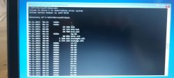 Zrzut ekranu z okna wiersza poleceń systemu Windows z widoczną listą plików i folderów.