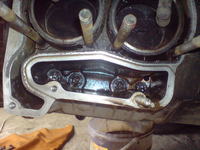 Jakie są możliwe przyczyny wody w oleju w Cinquecento 700 po wymianie uszczelki?