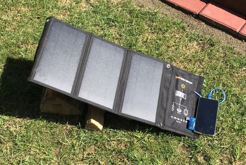 Minitest: turystyczny panel solarny 46x28 cm Solar 21 Charger ES-3 21W z USB 5V 3.5A