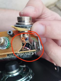 Uszkodzona płytka drukowana w radiu CB Magnum MX.