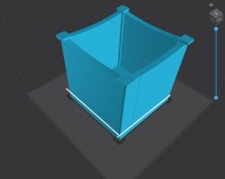 Model 3D z widocznym przewężeniem między podstawą a ścianami, zaznaczonym białymi liniami