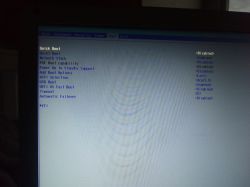 Manta MLA141W - Przy uruchamianiu komputera wlacza sie EFI Shell