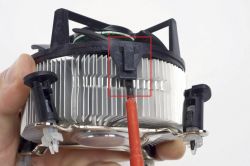 Spadek taktowania z 3.16 do 2.0 i skakanie pomiędzy tymi wartościami.