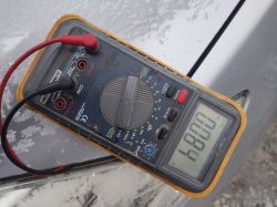 Odczytanie daty produkcji akumulatora - 12,8v, ledwo kręci po całonocnym ładowaniu