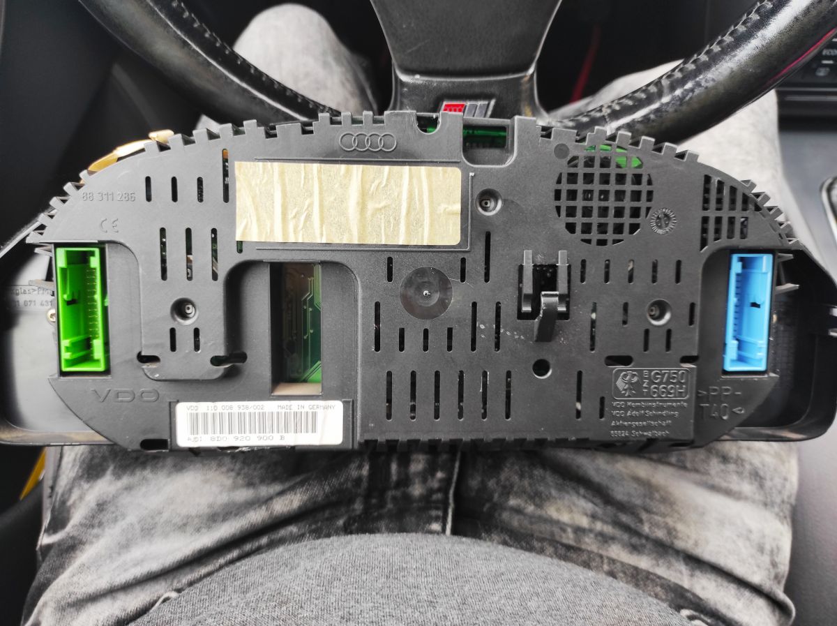 Audi A4 B5 Alarmanlage Geht Immer An Audi A4 B5 (1999) - Migające światła wnętrza, otwarcie drzwi pasażera