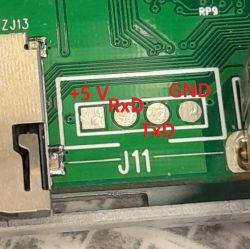 Złącze UART w oscyloskopie Siglent z oznaczeniami pinów