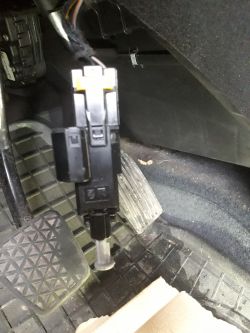 Opel Zafira 2003 - opóźnione zapalanie światła stop przy hamowaniu