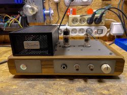Homemade Tube Headphone Amplifier DIY headphone amplifier with tubes in a walnut wood and aluminum housing.