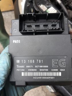 Zwarcie. Odczytanie schematu - Przepalający się bezpiecznik F12