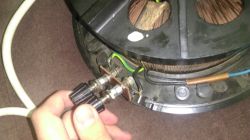 [Elektrotechnika] Jak podłączyć przewód zasilający do autotransformatora TAR I=10A?