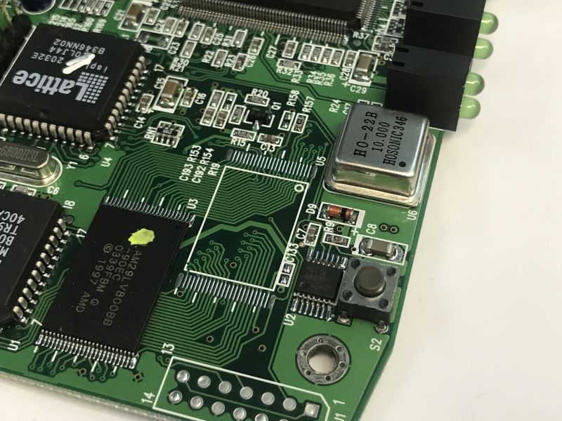 Wnętrze starego routera ISDN/DSL DI-304. Wspominamy Internet lat 2000