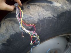 Jakie funkcje mają kable w kostce radia Panasonic CQ-C1323NW?