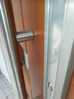 Niedziałający elektrozaczep drzwi wejściowych Niedziałający elektrozaczep drzwi wejściowych
