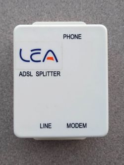 Wnętrze telefonicznego filtru, mikrofiltru ADSL model PMF600P-04
