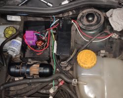 Opel Astra X16XEL - Niemożność odnalezienia plusa po stacyjce pod maską - cyrki