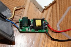 Regulacja natężenia światła w naświetlaczu LED 230V/50W - jak zmniejszyć moc oświetlenia?