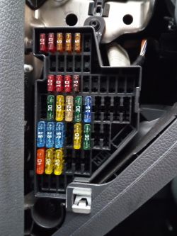 GOLF V 1.9 Tdi BLS - fuse fuse
