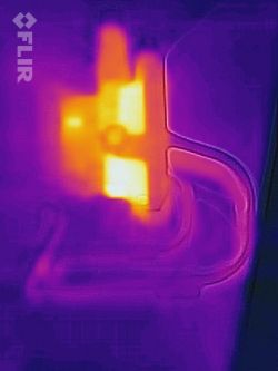 Akumulatorowa lampa robocza YATO YT-82961 – wnętrze urządzenia