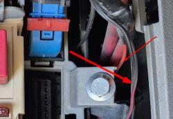Jaki prawidłowy odczyt poboru prądu z akumulatora na postoju?