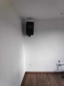 Optymalizacja akustyki salonu 23,1m2 - rezonujący bas poza strefą