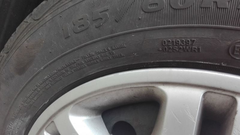 Toyota Yaris - Mikropęknięcia na oponach po zmianie rozmiaru [FOTO]