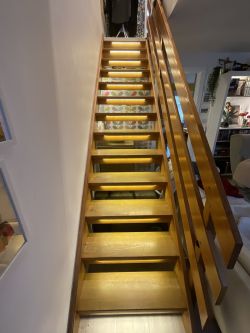 Czujnik ruchu na schodach (przy oświetleniu)