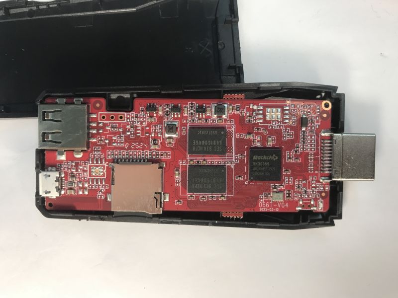 Minitest and interior presentation - retro M8 console/emulator with two pads, RetroArch