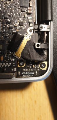 Macbook A1278 nie ładuje - jak sprawdzić ładowarkę i baterię?