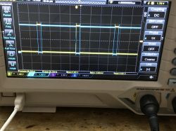 Oscilloscope screen displaying two synchronized PWM signals with dead time.