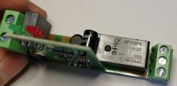 Wnętrze przekaźnika bistabilnego BIS-411 + schemat