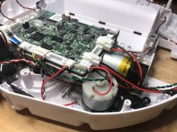 Wnętrze odkurzacza smart/robota sprzątającego z WiFi Medion 13277