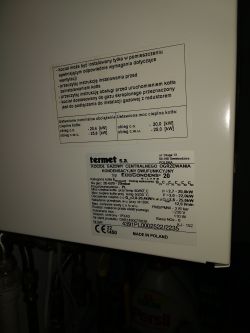 Etykieta kotła gazowego Termet z instrukcjami i parametrami technicznymi