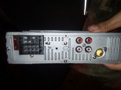 Jak podłączyć trzecią kostkę do radia w Audi A4 B5?