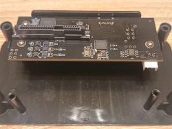 Płyta główna stacji dokującej Blueendless BS-HD01S z widocznymi złączami SATA/SAS i układami scalonymi.