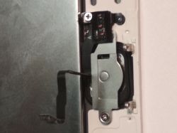 Jak wymienić wyświetlacz w iPhone SE? Jak wymienić wyświetlacz w iPhone SE?