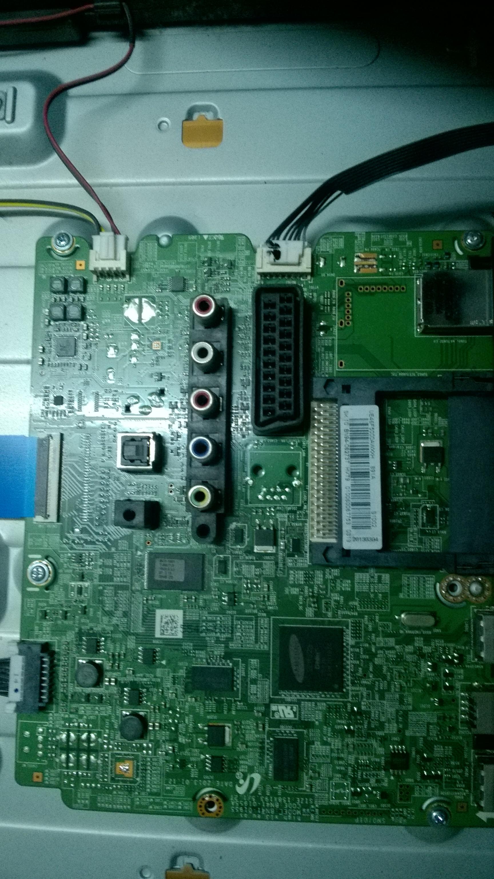 Samsung UE46F5000 - Telewizor wyłącza się po kilku sekundach, mruga