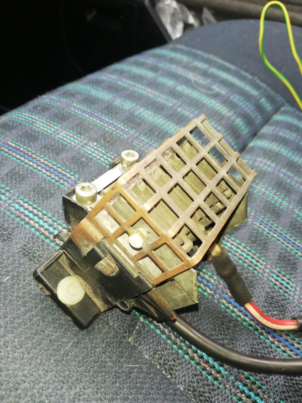 GOLF 2 1.6 TD (80KM) 1991r - Przekaźnik świec żarowych