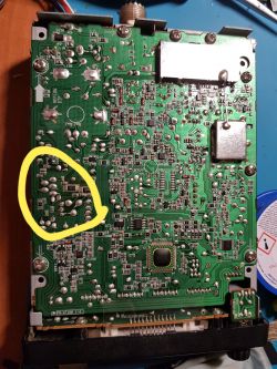 Płytka drukowana radia z zaznaczonym obszarem