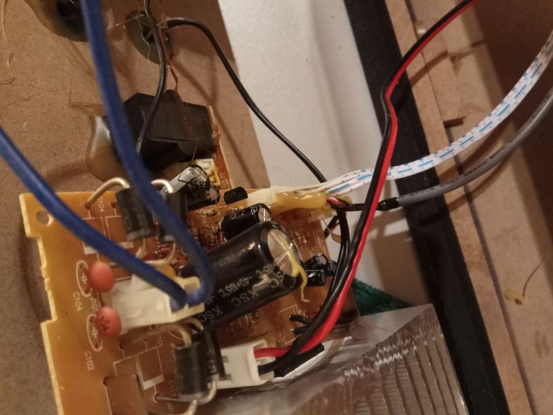 GENIUS SP-HF 1800A - Trzeszczenie i spuchnięty kondensator 4700