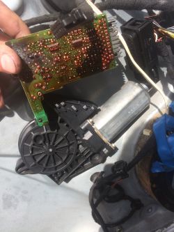 Passat B5 - Sterownik (moduł) podnoszenia - strona kierowcy