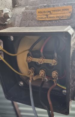 Dlaczego motoreduktor 1,1kW 50 obr./min jawi się słabiej od 0,37kW 35 obr./min?