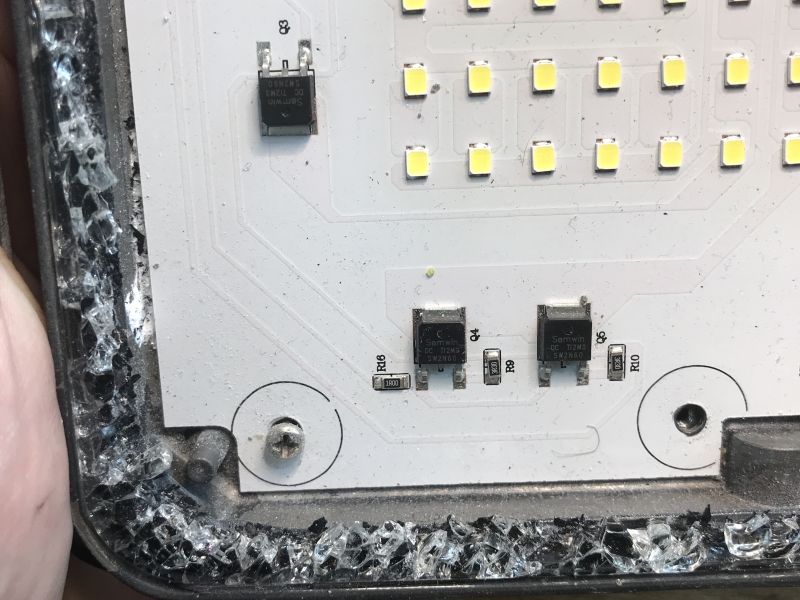 Interior, failure rate and construction of a 50W outdoor LED floodlight with motion sensor