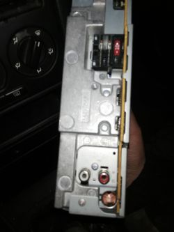 Identyfikacja i zakup wtyczki oraz gniazda do radia samochodowego